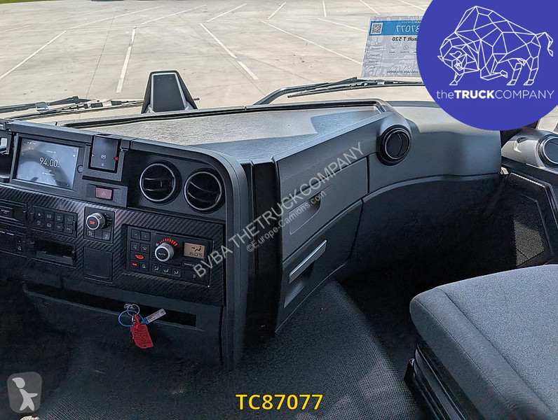 جرار Renault T 520