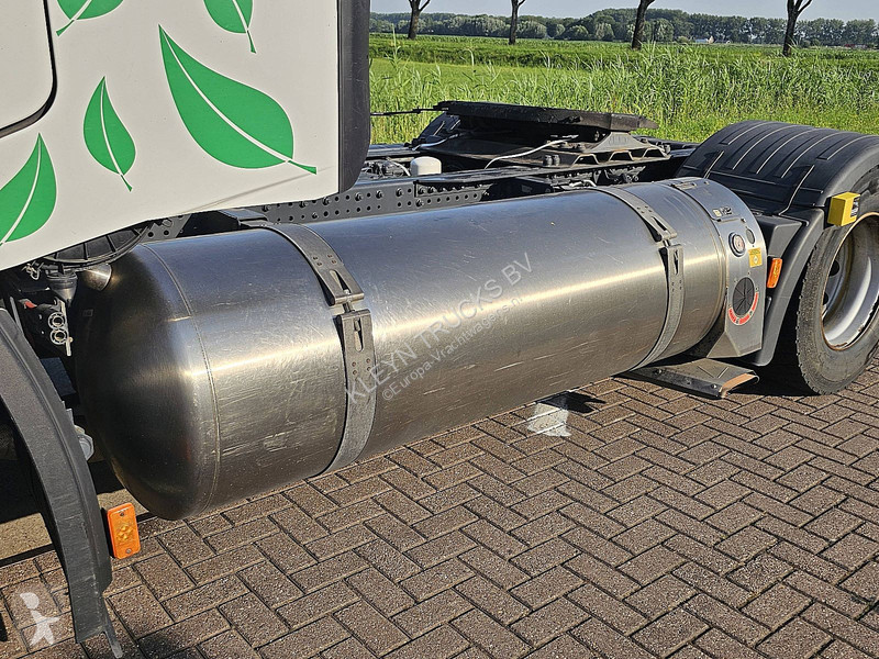 Iveco AS440S46 LNG tractor unit