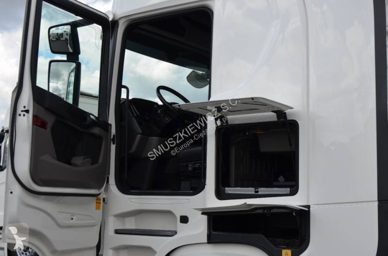 Влекач Scania
