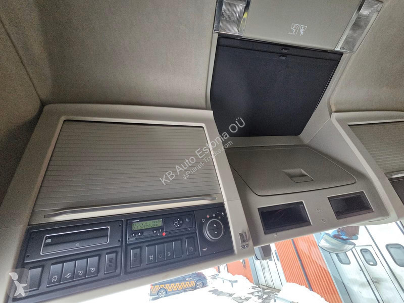 جرار Volvo 750 8x4 GCW 142 ton / GLOBE XL /...