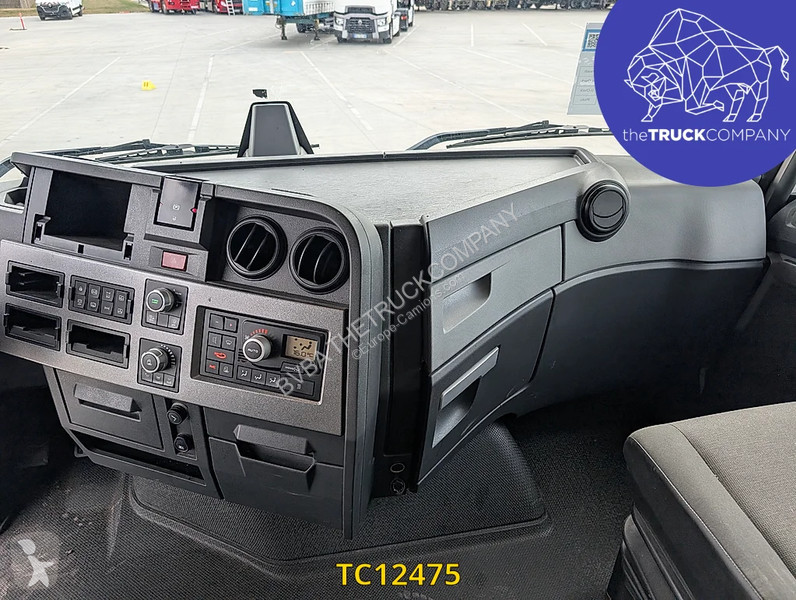 جرار Renault T 520