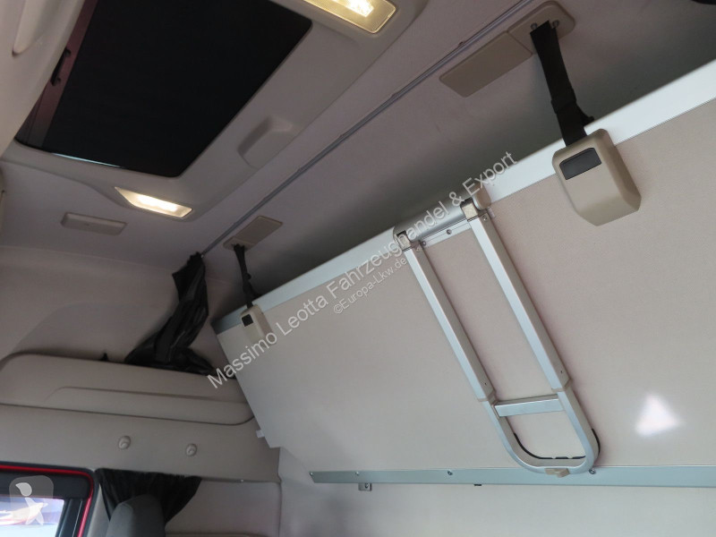 جرار Iveco S-Way 570 Intarder FZ.231