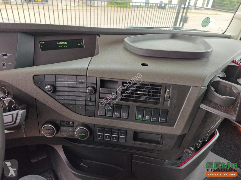 جرار Volvo 420 4X2 GlobeTrotter Euro 6B -...