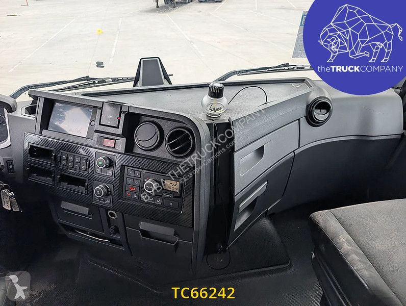 جرار Renault T 520