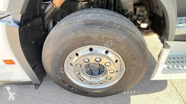 جرار Volvo