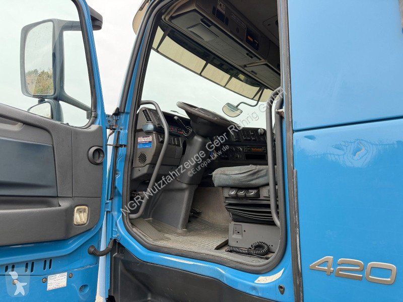 جرار Volvo 420 6x2 mit Ladekran HLK 231 | 4x...