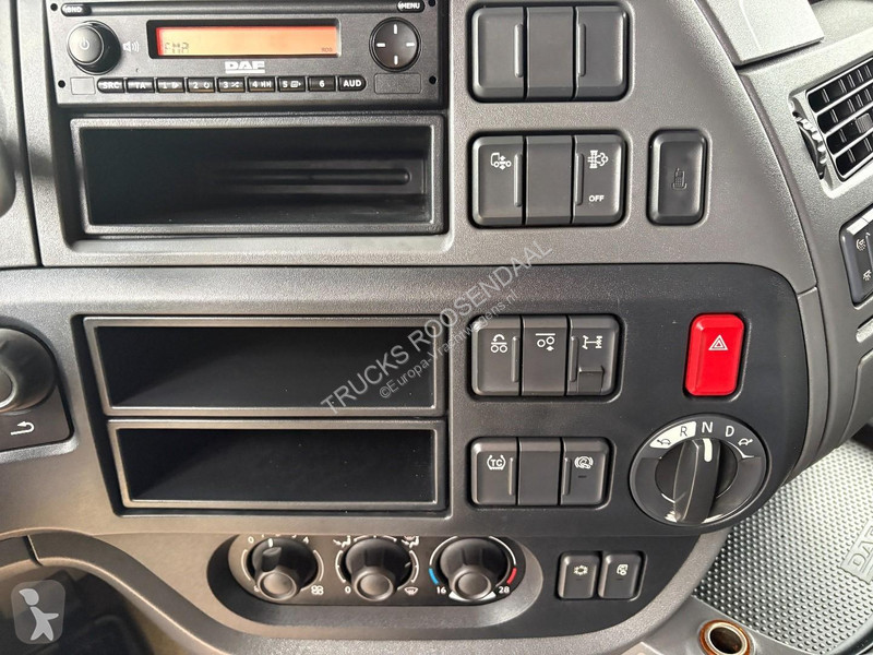 Cabeza tractora DAF 106460 + LEADING AXLE + 6X2...