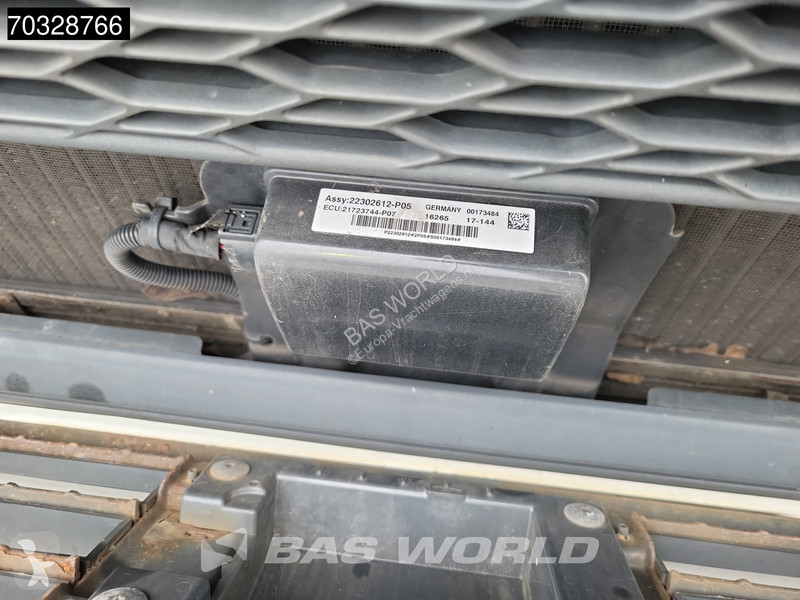 Tahač Volvo 500 4X2 XL 2xTanks Xenon I-ParkCool...