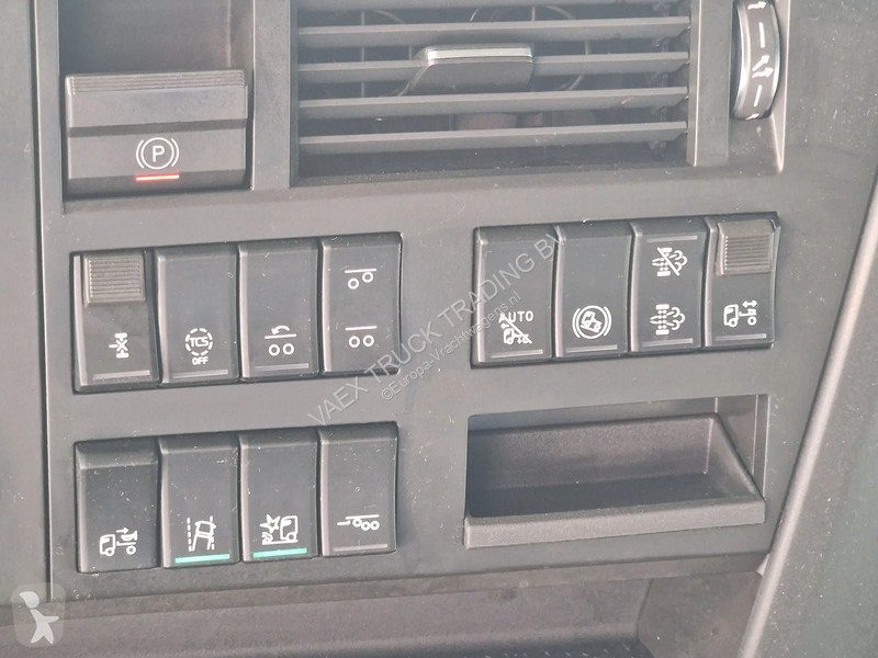 Tahač Volvo 13500 Globetrotter XL 6x2 -...