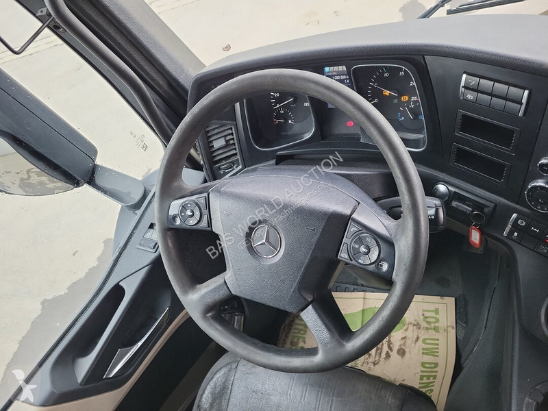 Cabeza tractora Mercedes 1843