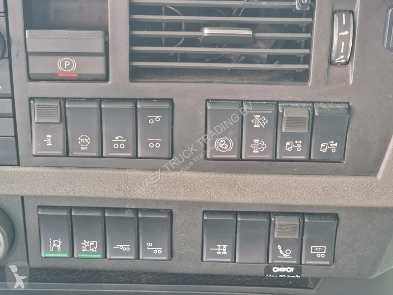 Cap tractor Volvo 13500 Globetrotter XL 6x2 -...
