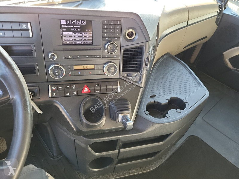 جرار Mercedes 2443