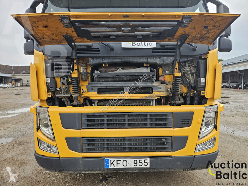 Cap tractor Volvo