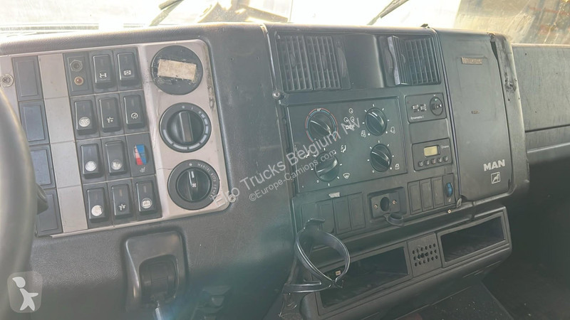 MAN (6 CYLINDER) tractor unit