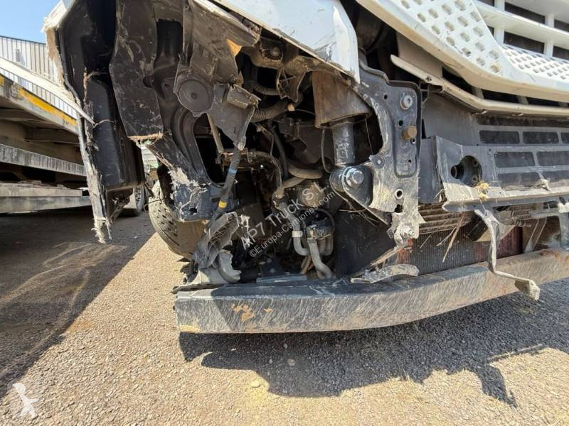 Iveco 490 tractor unit