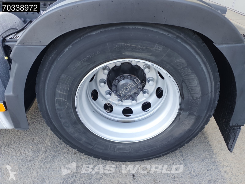 Tahač Volvo 500 4X2 XL 2x Tanks ACC