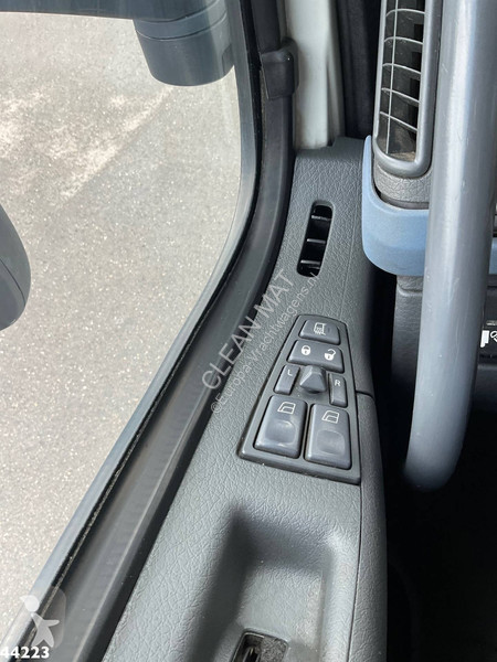 Tractor Volvo FM 340 HMF 12 Tonmeter laadkraan