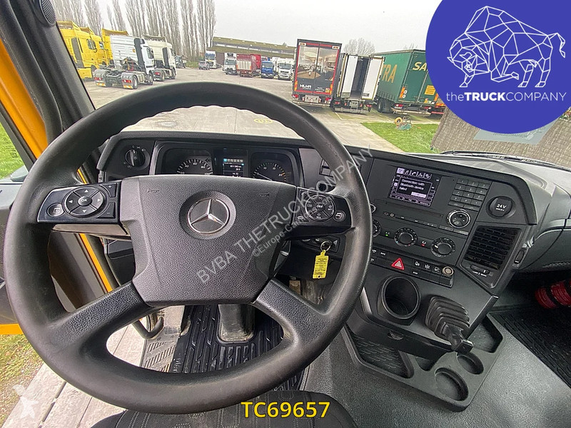Traktor Mercedes 2048