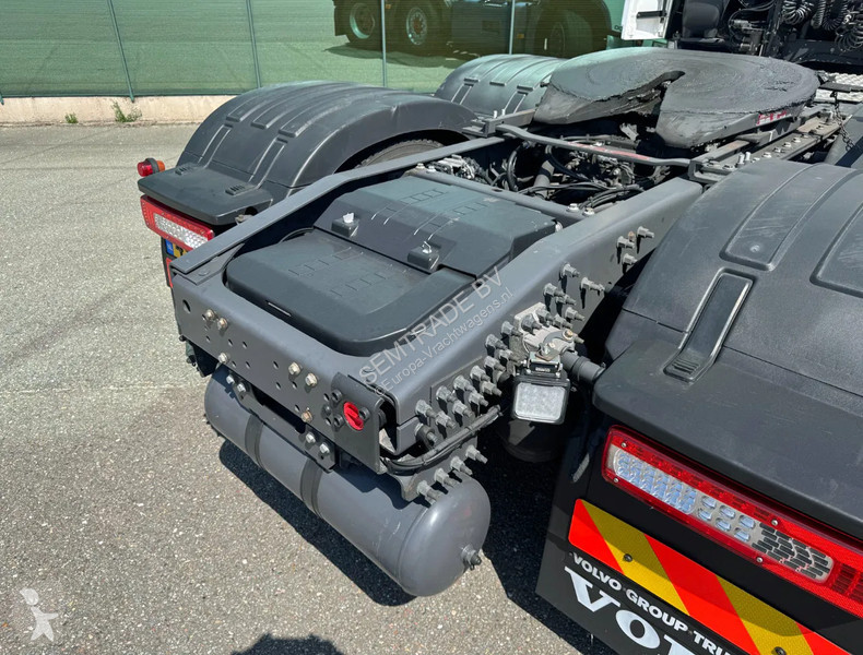 Traktor Volvo FH 500 6X2 GLOBETROTTER 2x TANKS...