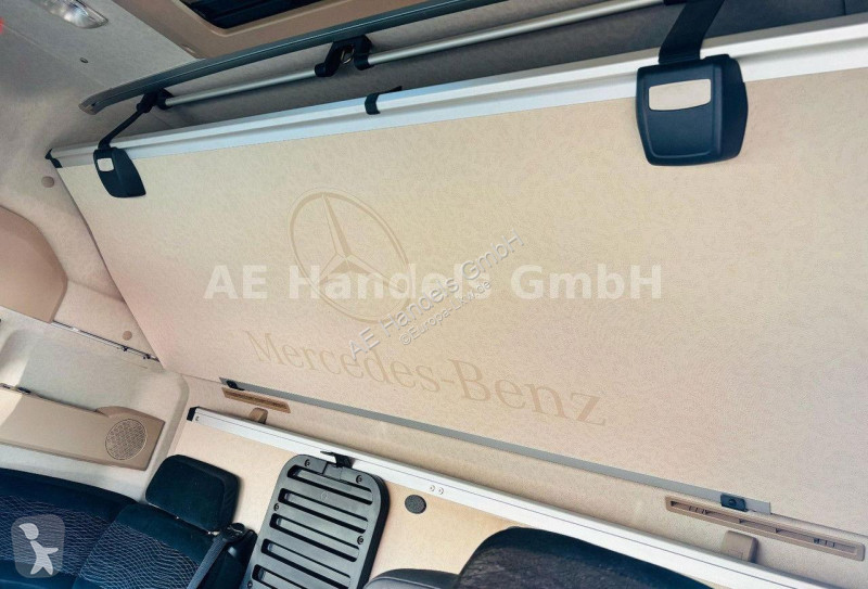 Tahač Mercedes