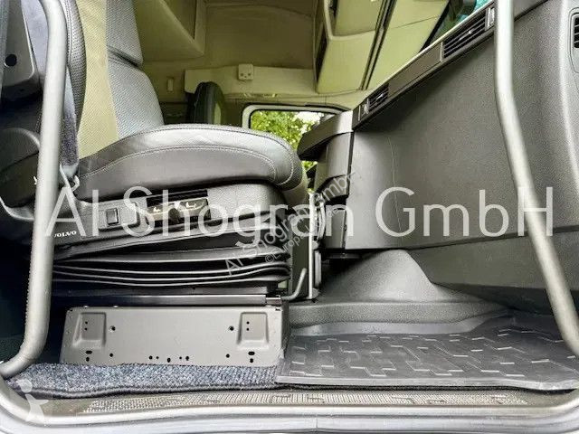 Tahač Volvo 500 Globetrotter XL / 2 x Tank /...