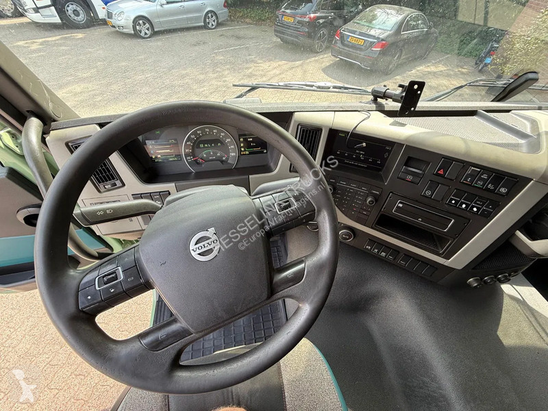 Tractor Volvo FM 370 Globetrotter XL Xenon Side...