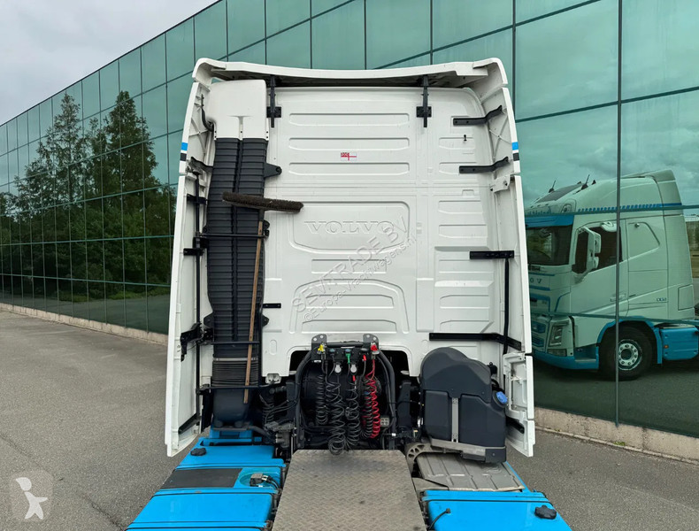 Tahač Volvo 500 6X2 XL 2x TANKS (950 LITERS)...
