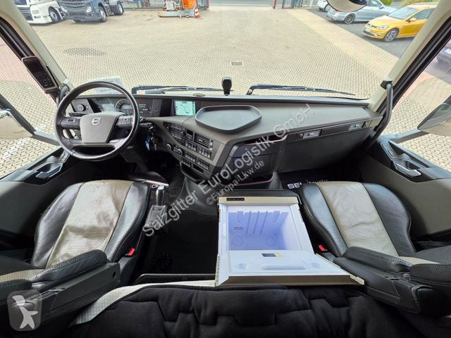 Tahač Volvo / Retarder / Standklima / TV / 6D