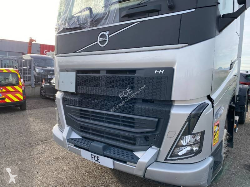 جرار Volvo