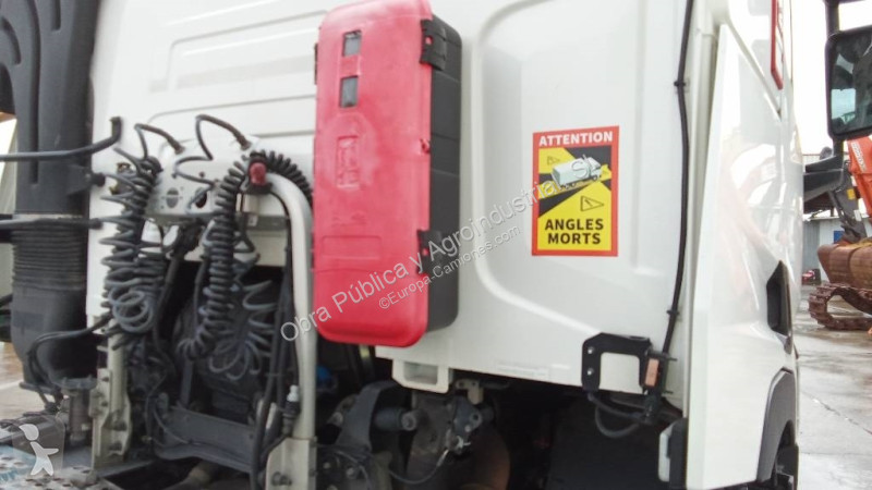 جرار Renault 480 T4X2 E6