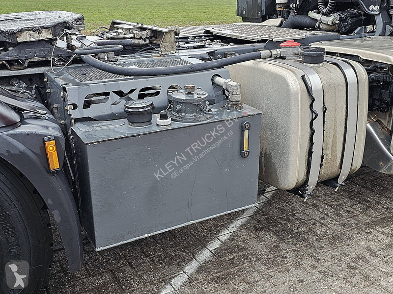جرار DAF XF  4x4 PXP
