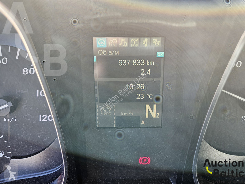 Ciągnik siodłowy Mercedes