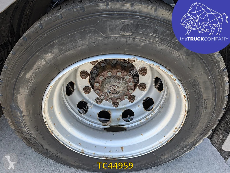 جرار Iveco 440 S45