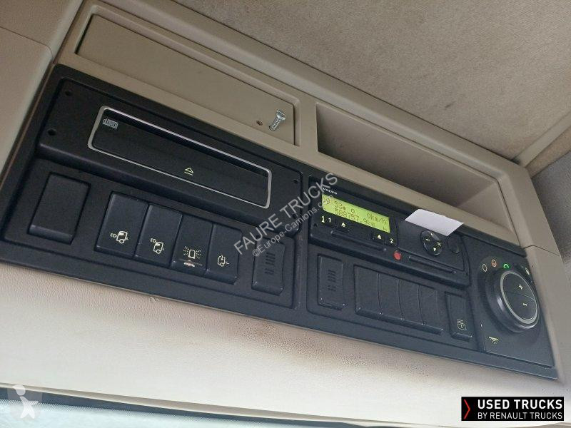جرار Volvo