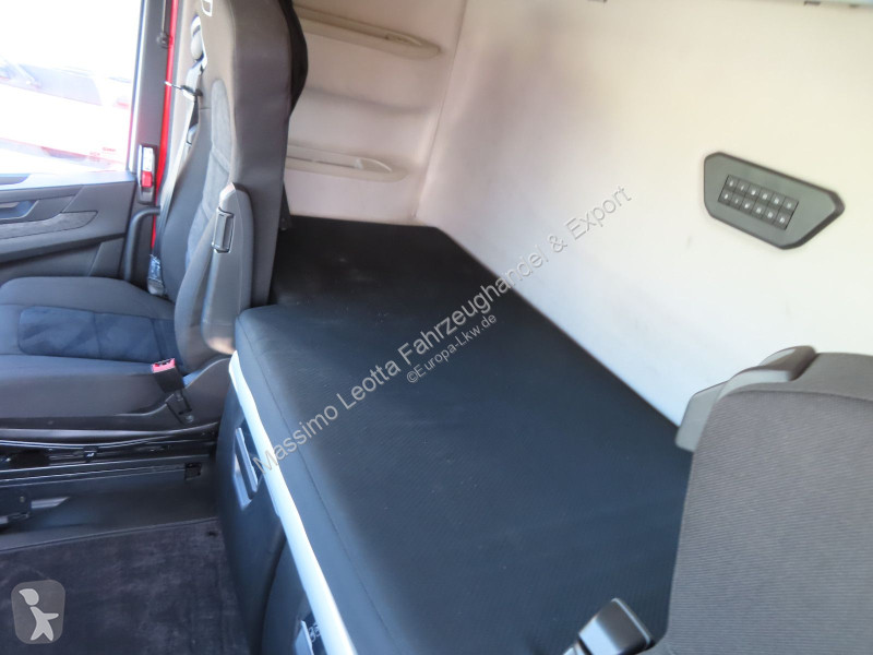 جرار Iveco S-Way 570 Intarder FZ.231
