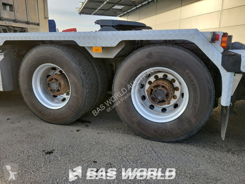Tractor Volvo 750