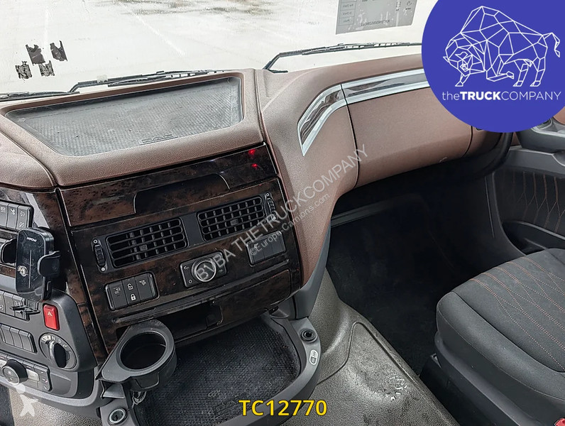 Tracteur DAF 530