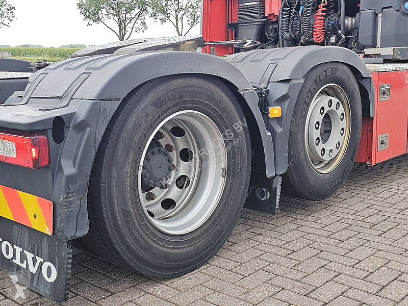 Trekker Volvo 460 6X2 XENON SKIRTS