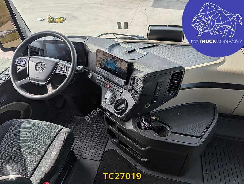 Тягач Mercedes 1853