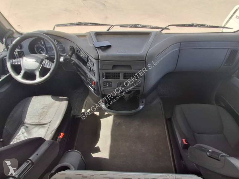 Tahač DAF 440