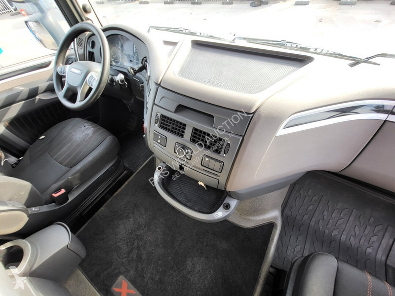 Nyergesvontató DAF 530
