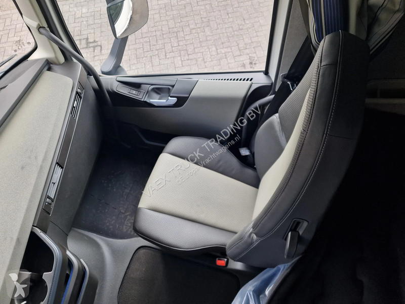Tractor Volvo 13500 Globetrotter XL Aero 4x2 -...