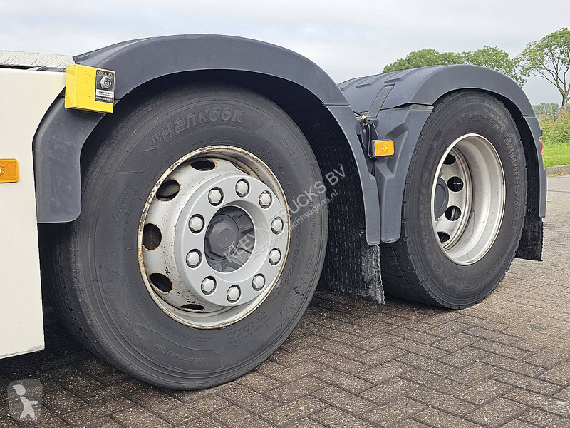 Cap tractor Volvo 460 6X2 GLOBE
