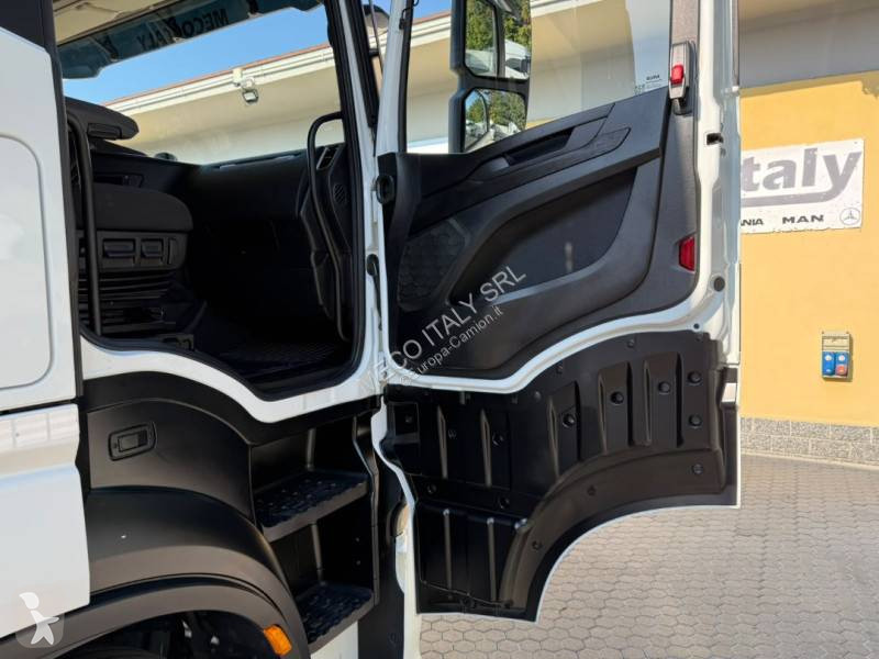 جرار Iveco 530