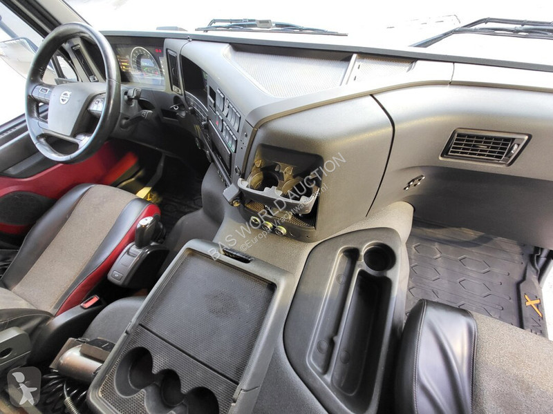 Влекач Volvo 460