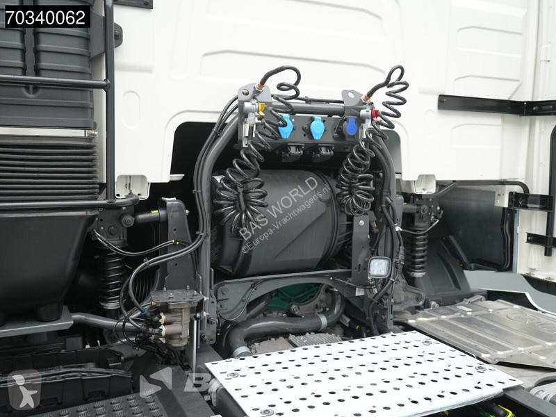 Volvo 700 FH 4X2 NEW! Retarder 2xTanks...