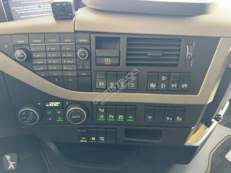 Traktor Volvo 16750 6X4 XXL CABINE...