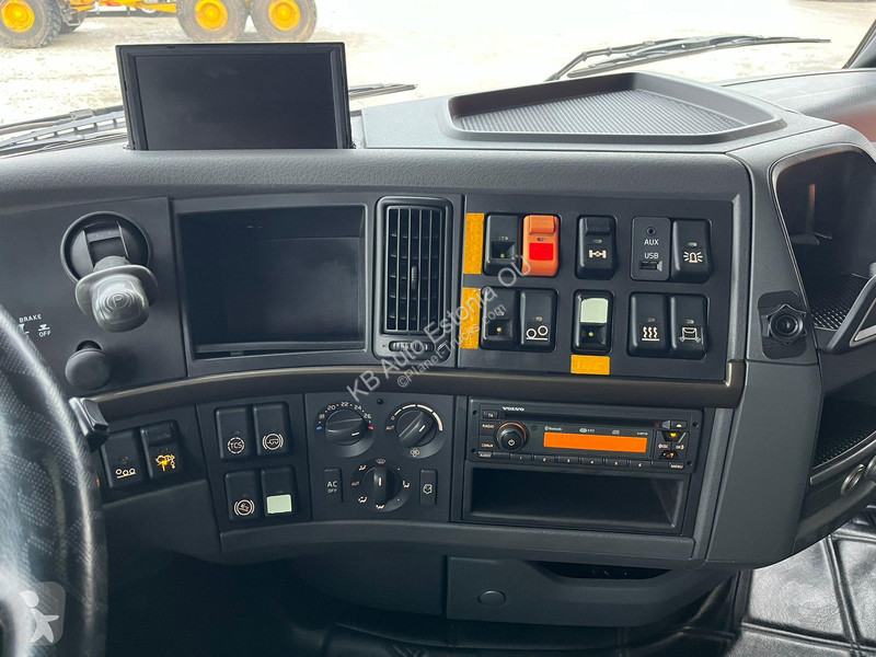 Tahač Volvo 700 6x2 GLOBE XXL ! / ADR /...
