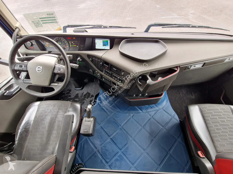 Tahač Volvo 13460 Globetrotter 6x2 - I Save -...