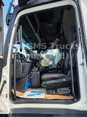 Trekker Mercedes 1842 / NEU - 0KM / Mega / Unfall